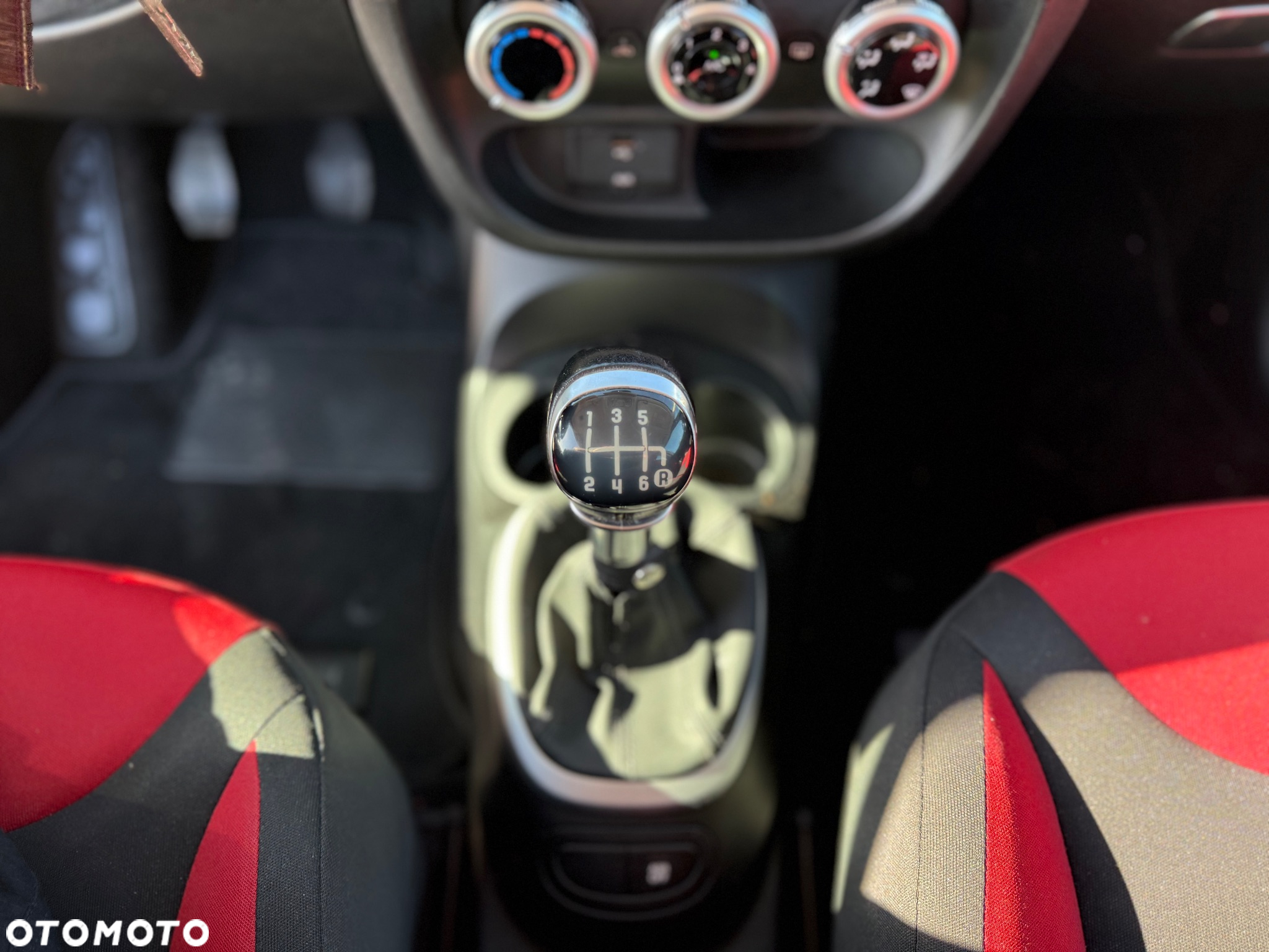 Fiat 500L 1.4 16V (RED) - 23