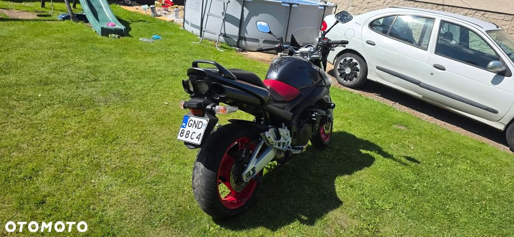 Suzuki GSR - 3