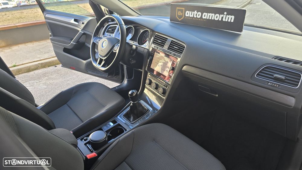 VW Golf 1.6 TDI Confortline - 24