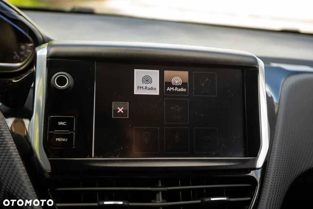 Peugeot 2008 1.2 Pure Tech Style S&S - 32