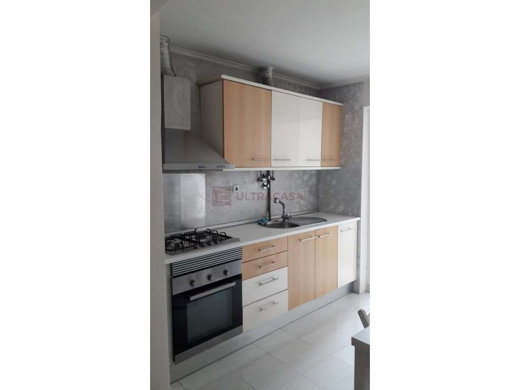 Vende-se excelente T0 mobilado e equipado junto à estação da CP de ... - Grande imagem: 2/18