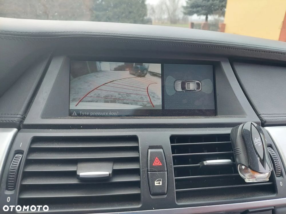 BMW X6 50i xDrive - 16