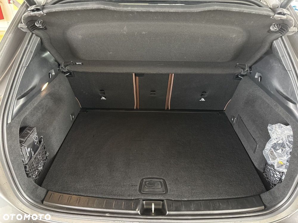 Mercedes-Benz GLA - 27