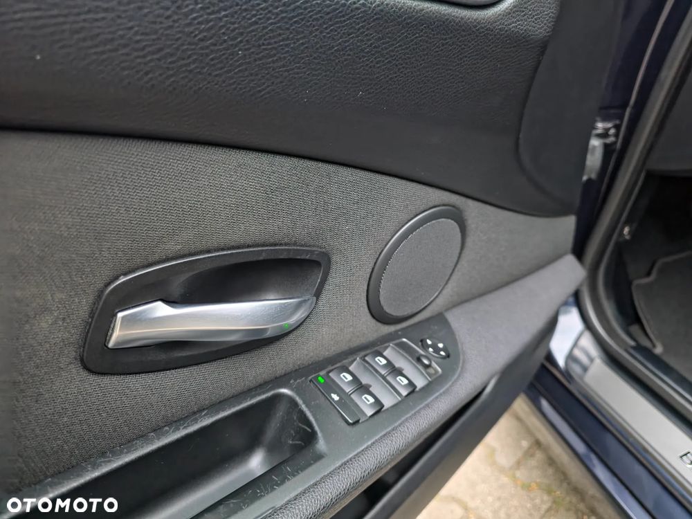 BMW Seria 5 525d Edition Sport - 24