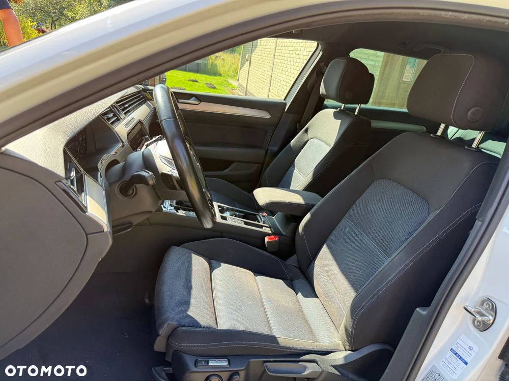 Volkswagen Passat - 22