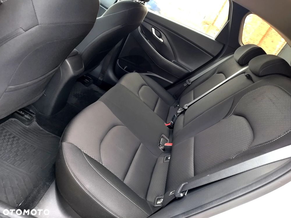 Hyundai i30 1.6 D Comfort - 13