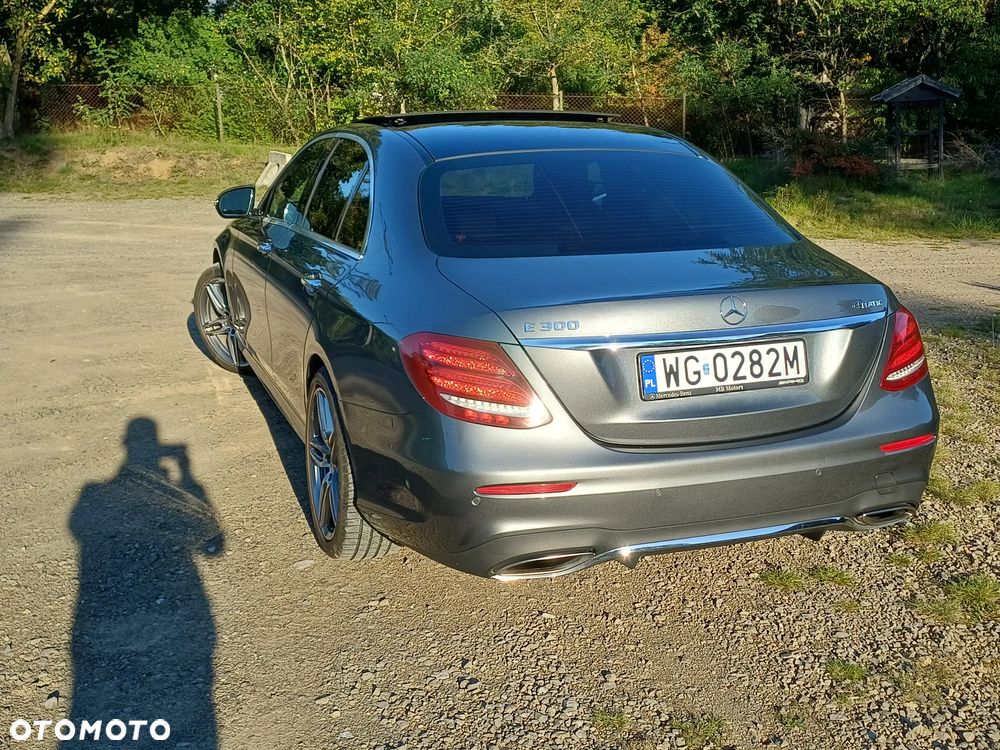 Mercedes-Benz Klasa E 300 9G-TRONIC - 9