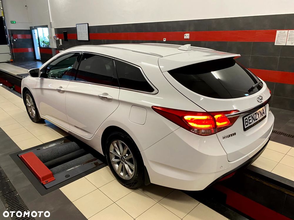 Hyundai i40 Kombi blue 1.6 Space - 12