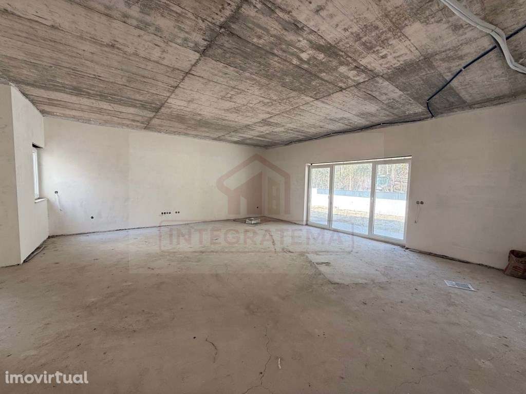 Moradia T4 individual com espaço de jardim - Grande imagem: 4/13