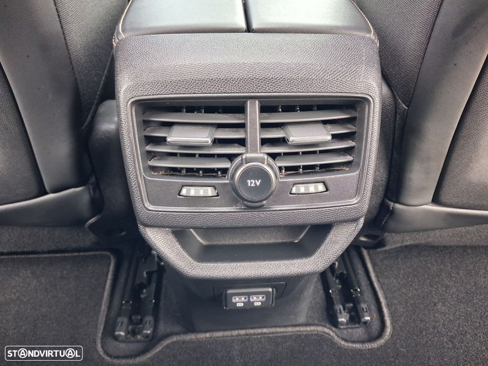 Peugeot 3008 1.6 Hybrid GT Pack e-EAT8 - 33