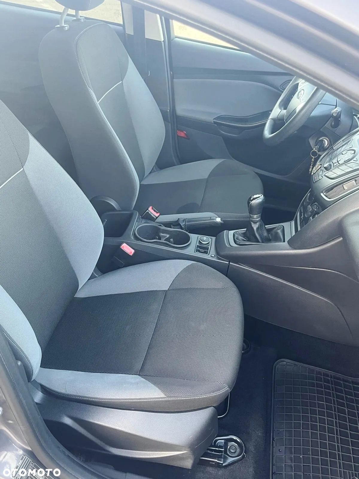 Ford Focus 1.6 Ambiente Start - 2
