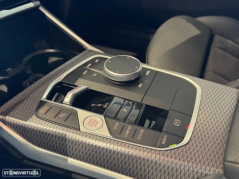 BMW 320 d Touring Pack Desportivo M Auto - 13