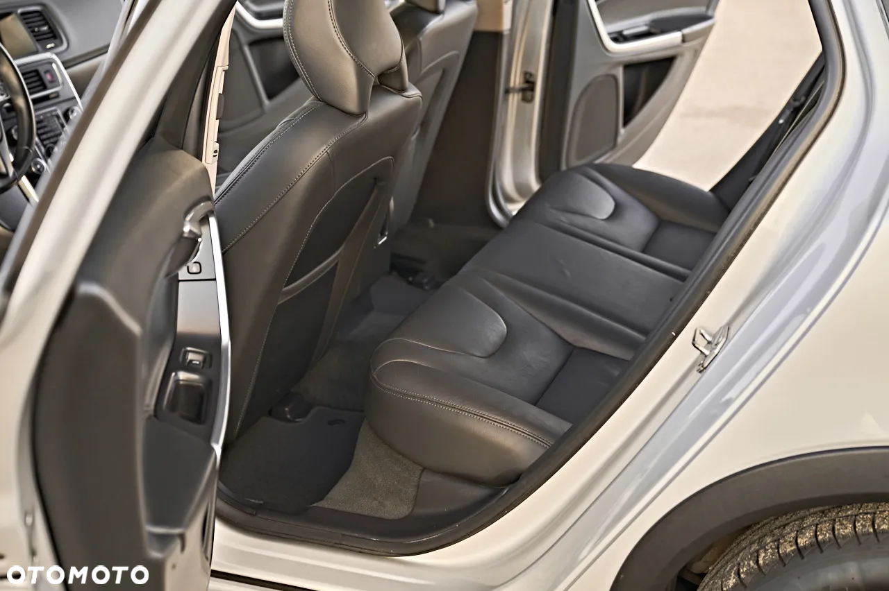 Volvo V60 Cross Country D3 Geartronic Momentum - 34