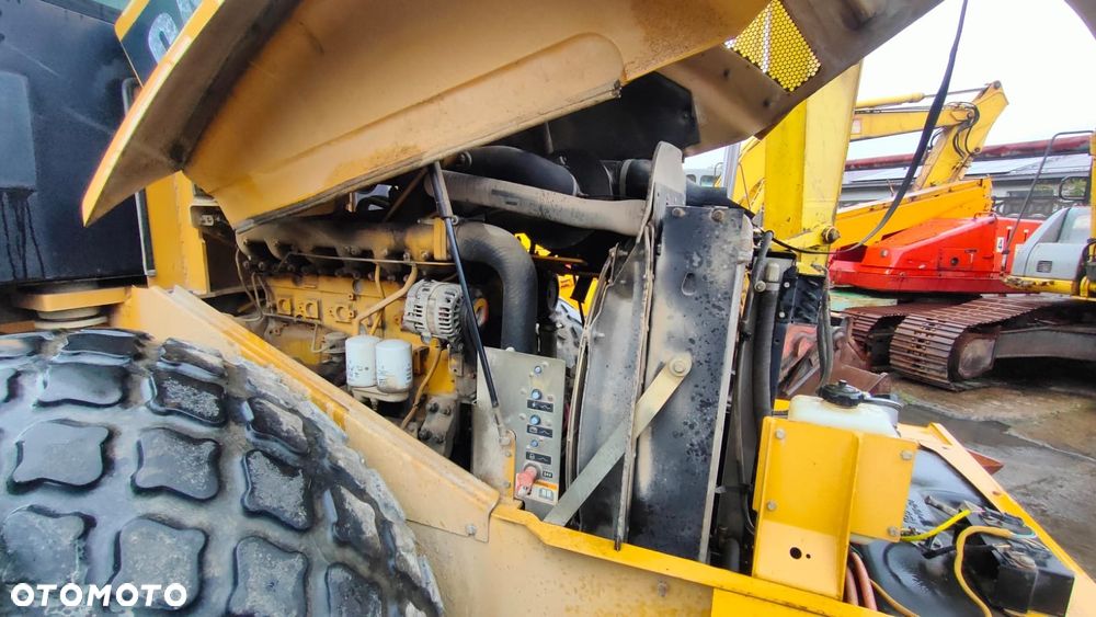Caterpillar CS-563E - 2