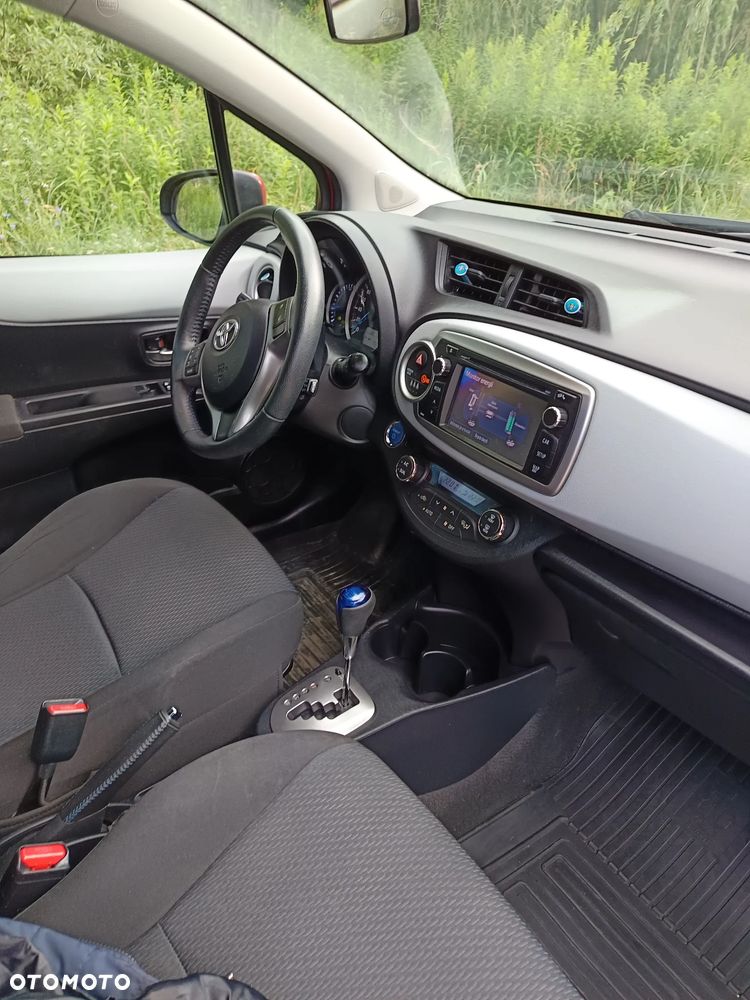 Toyota Yaris Hybrid 100 Premium - 7