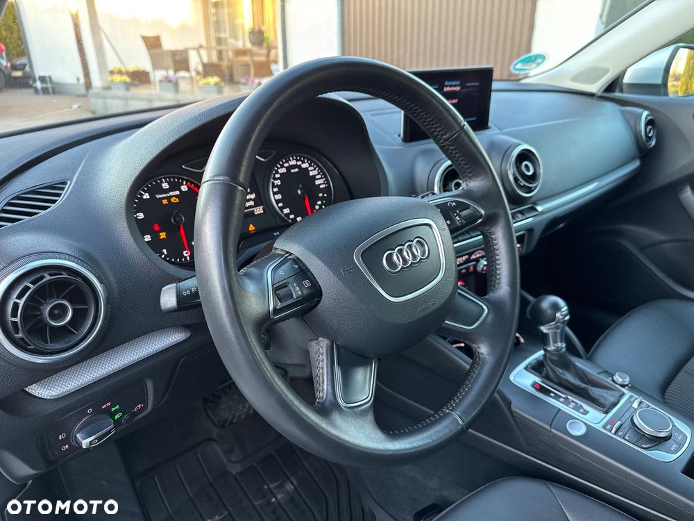 Audi A3 Sportback 1.8 TFSI S tronic Ambiente - 22