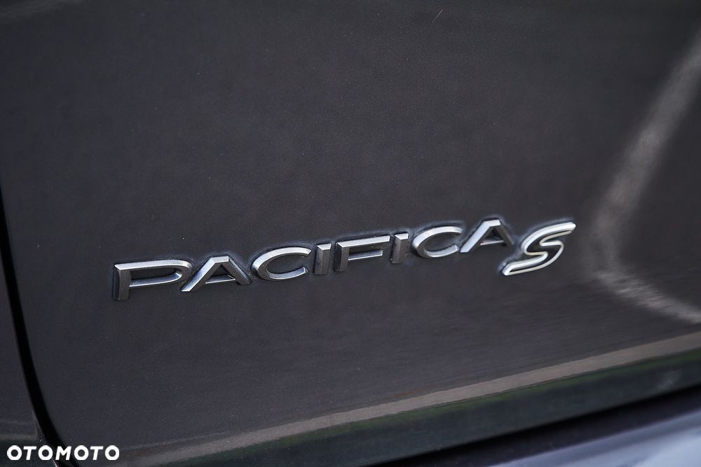 Chrysler Pacifica - 19
