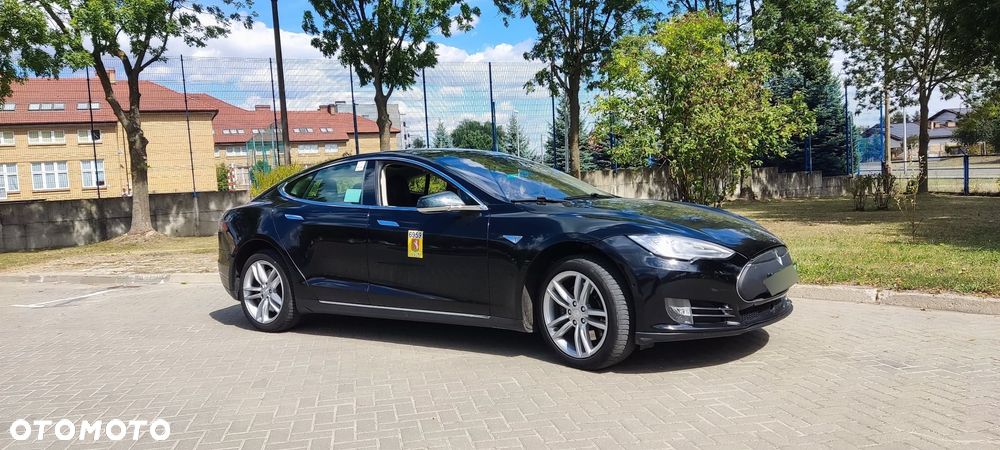Tesla Model S 85 D - 1