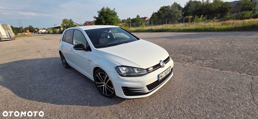 Volkswagen Golf - 1