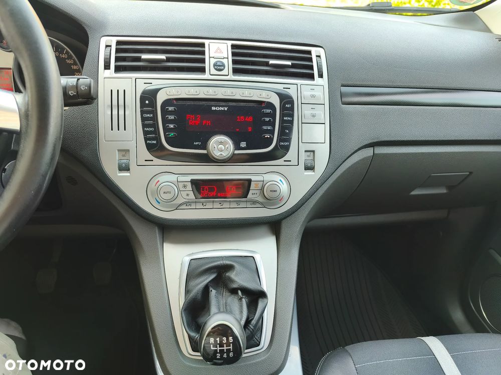 Ford Kuga 2.0 TDCi 2x4 Titanium - 16