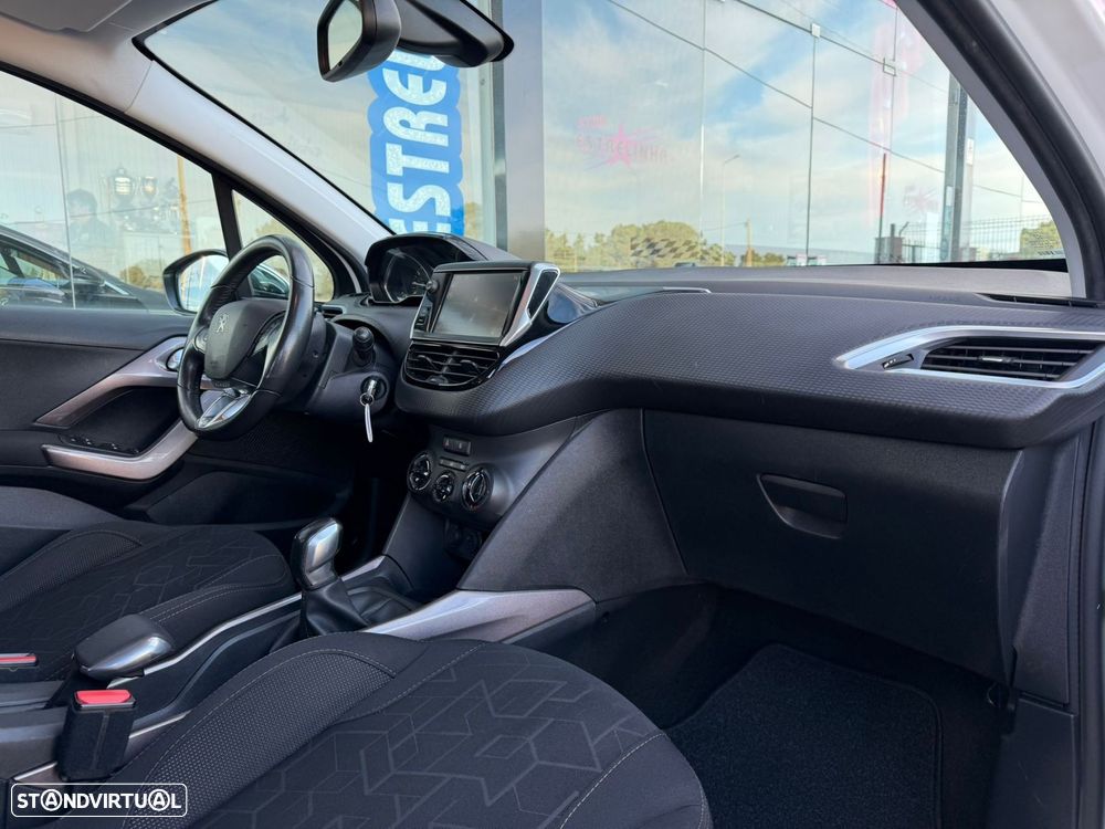 Peugeot 2008 1.2 PureTech Style - 12