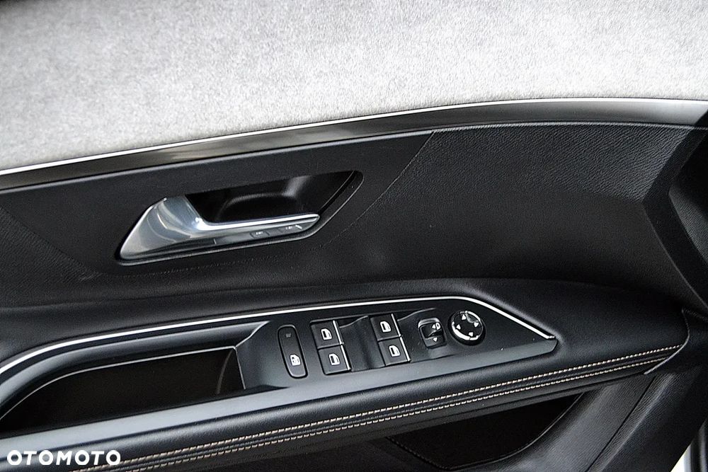 Peugeot 5008 2.0 BlueHDI GT S&S EAT8 - 17