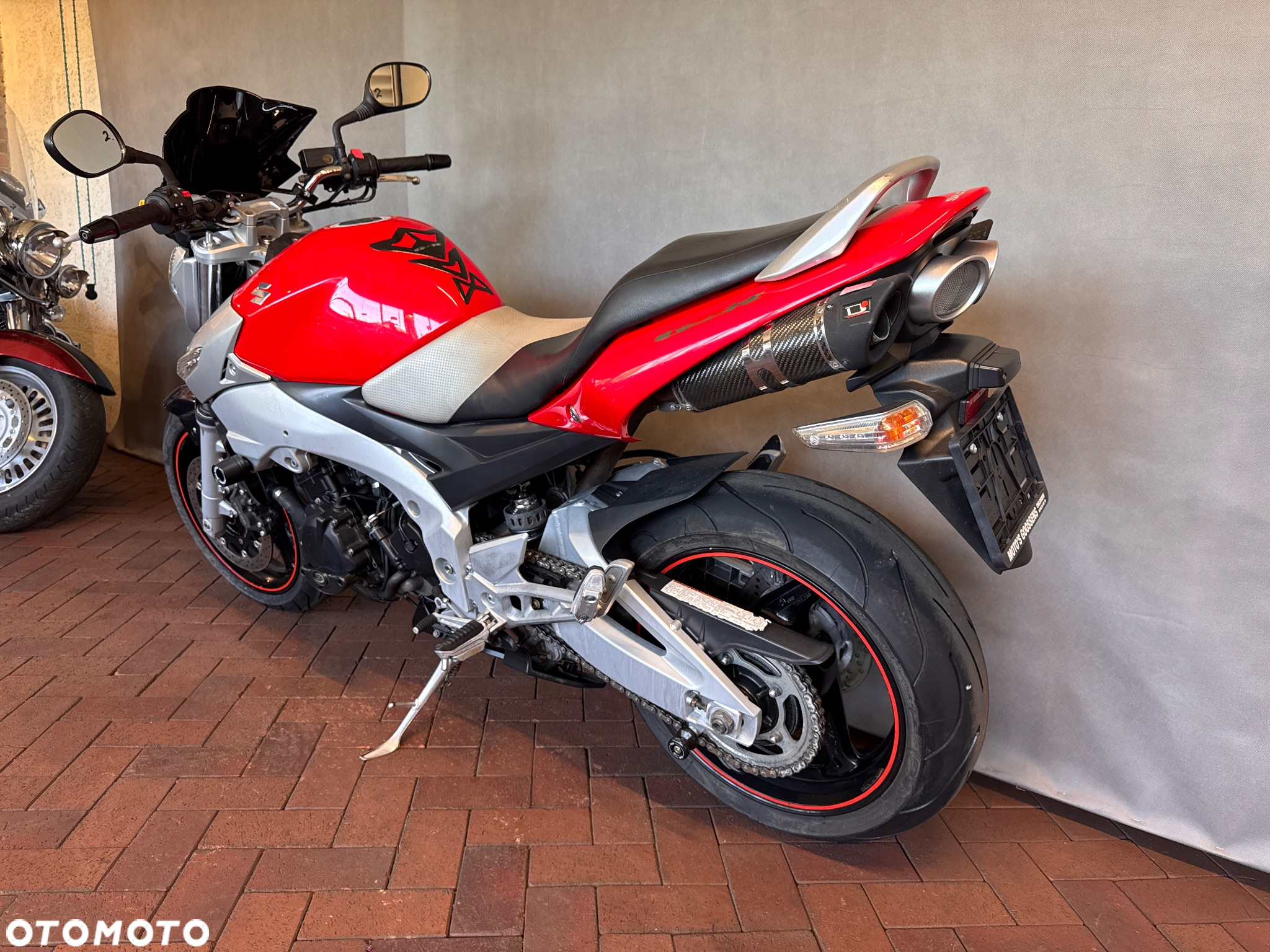Suzuki GSR - 7