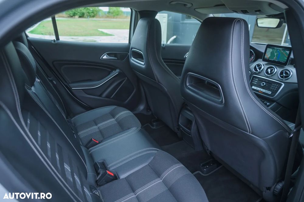 Mercedes-Benz GLA 200 7G-DCT SCORE! - 16