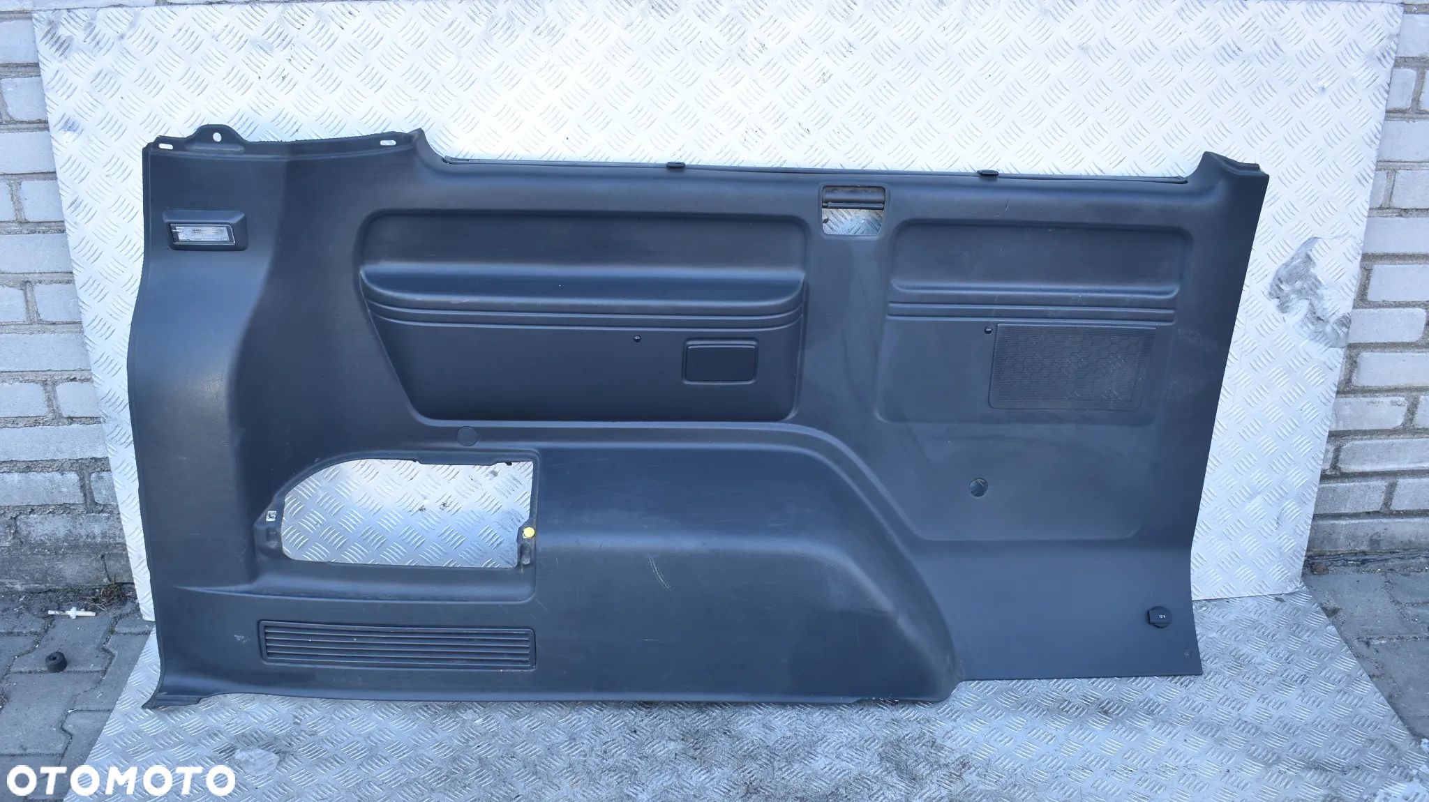 BOCZEK TAPICERKA LEWY TYŁ VW TRANSPORTER T5 CARAVELLE - 1