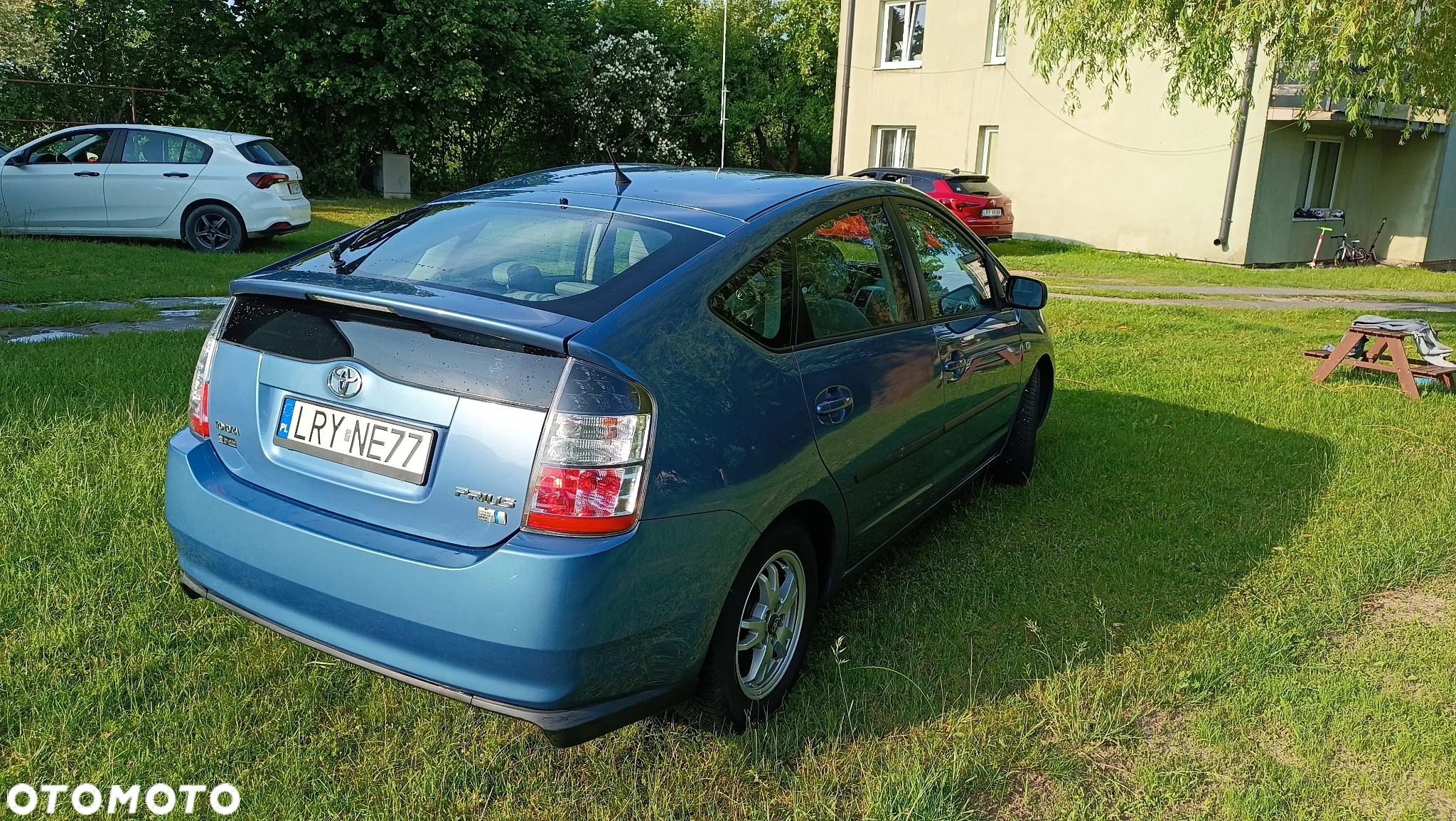 Toyota Prius - 4