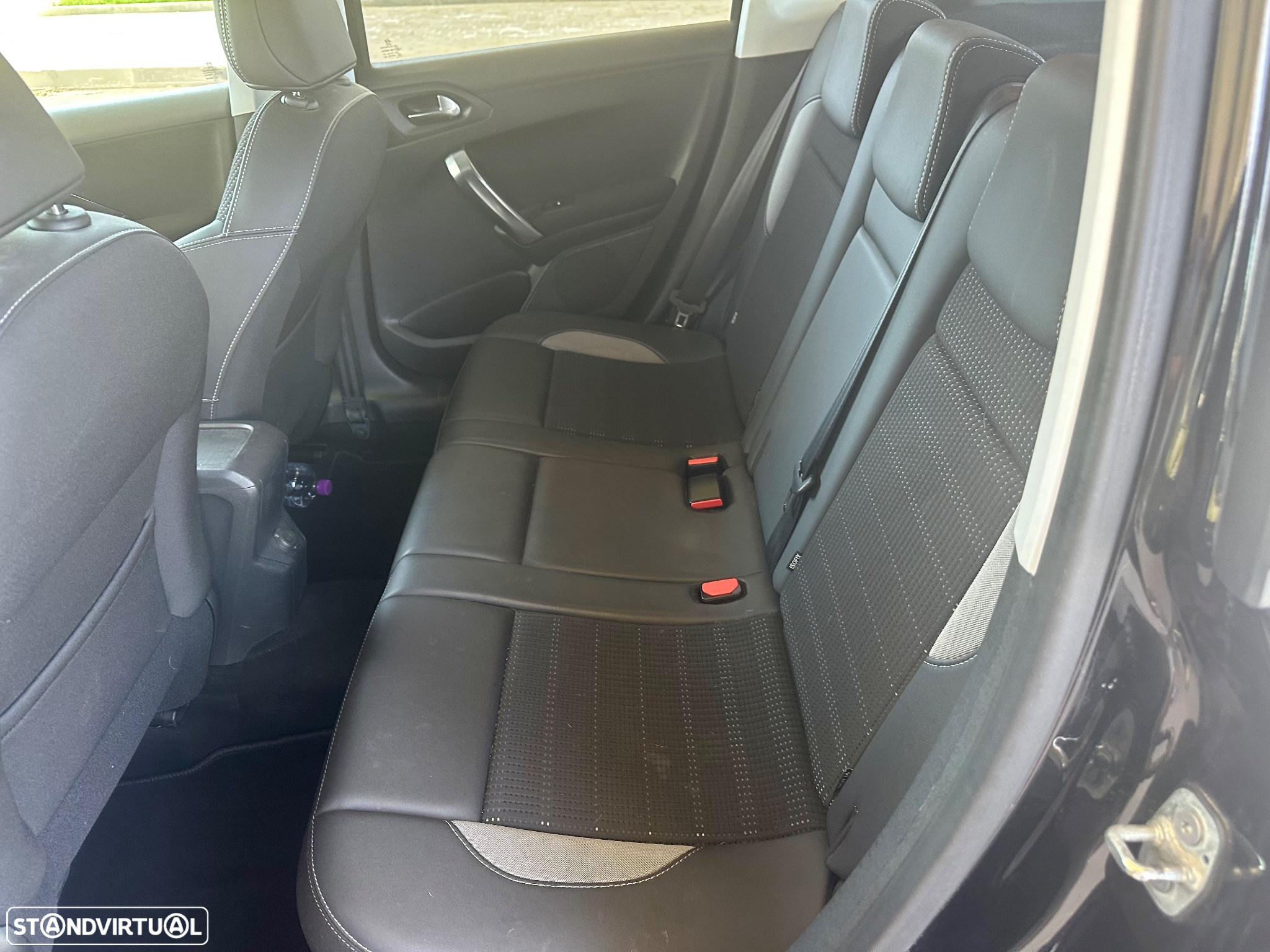 Peugeot 2008 1.6 BlueHDi Allure - 9