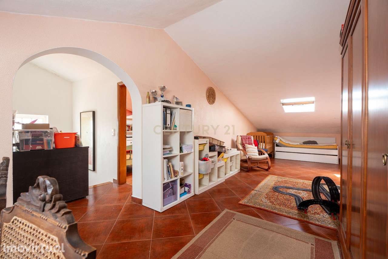 Moradia T3+2 com Jardim, Garagem e Espaço Exterior - Grande imagem: 5/60