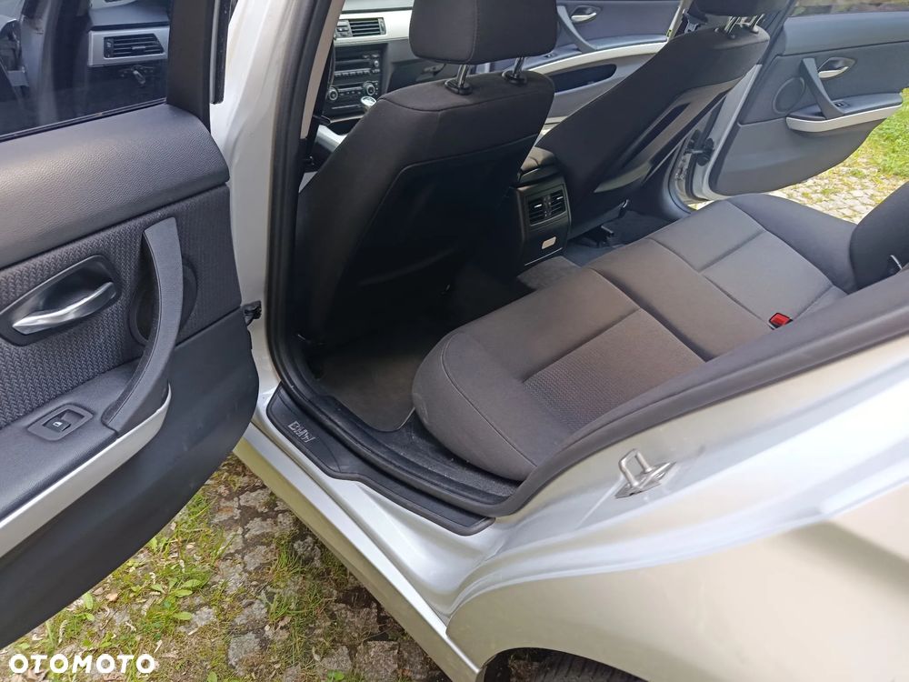 BMW Seria 3 318d DPF - 8