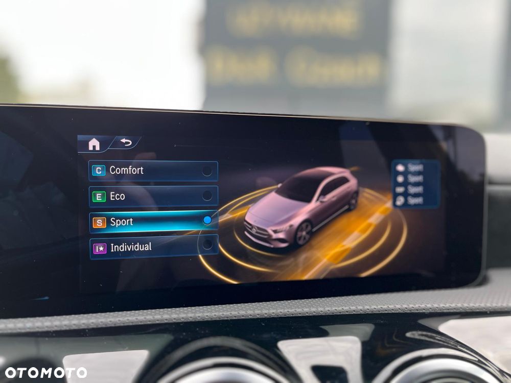 Mercedes-Benz Klasa A 220 4-Matic AMG Line 8G-DCT - 27
