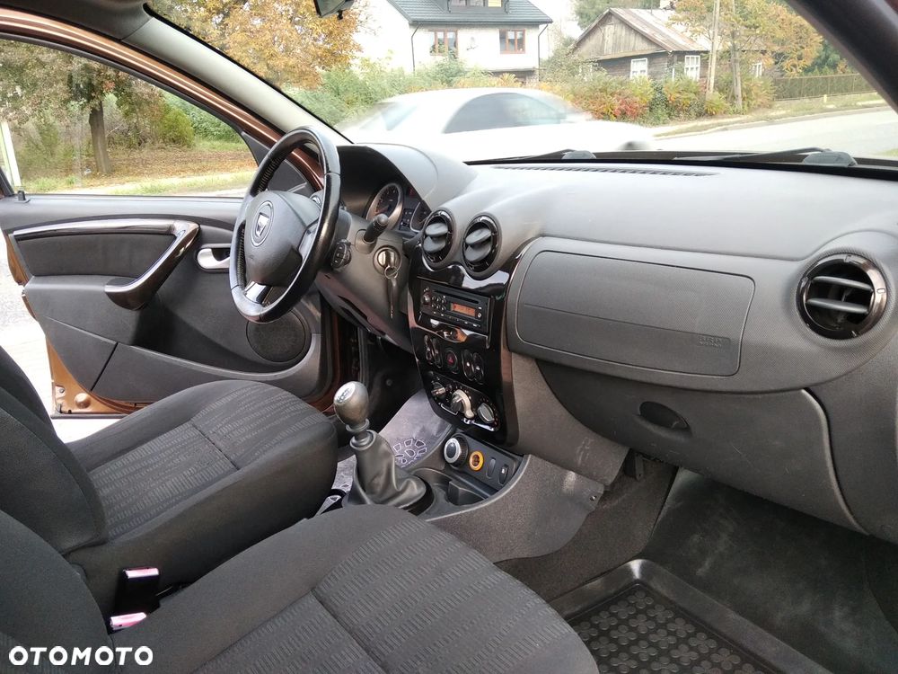 Dacia Duster 1.6 Laureate 4x4 - 11