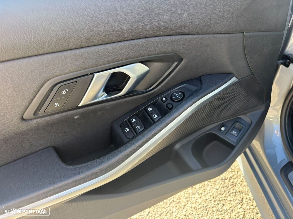 BMW 320 e Pack Desportivo M Auto - 22