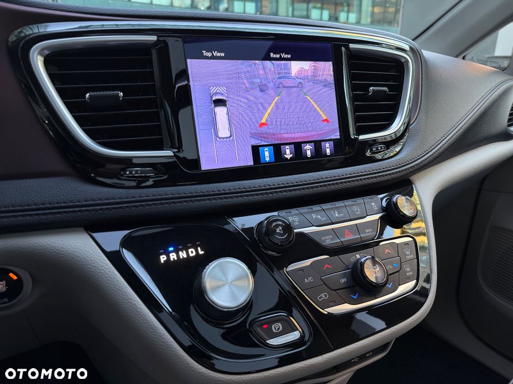 Chrysler Pacifica - 9