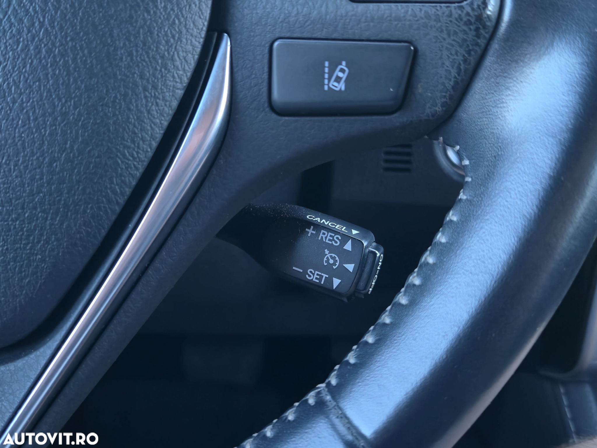Toyota Auris 1.8 L VVT-i Hybrid Sol + - 23