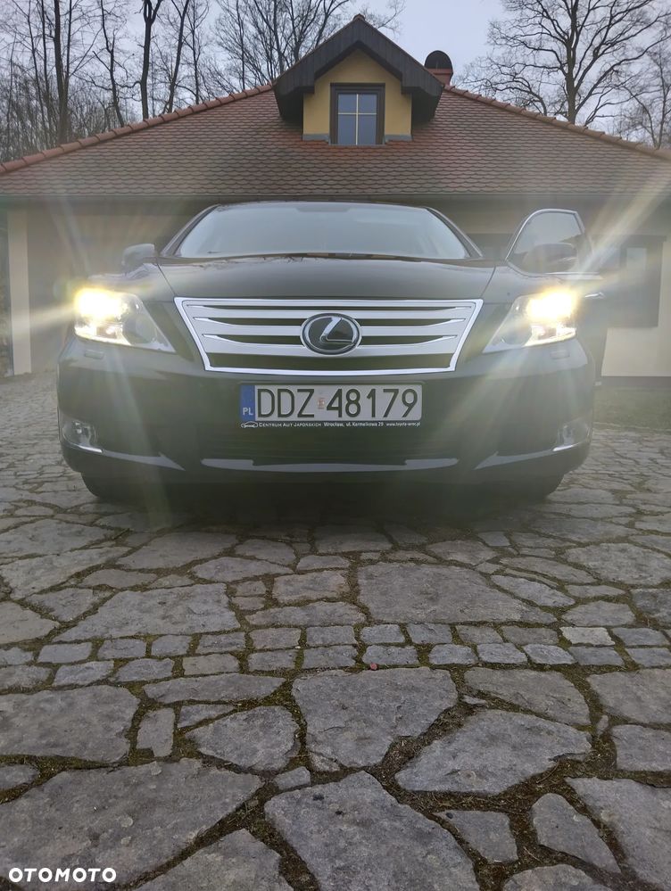 Lexus LS - 12