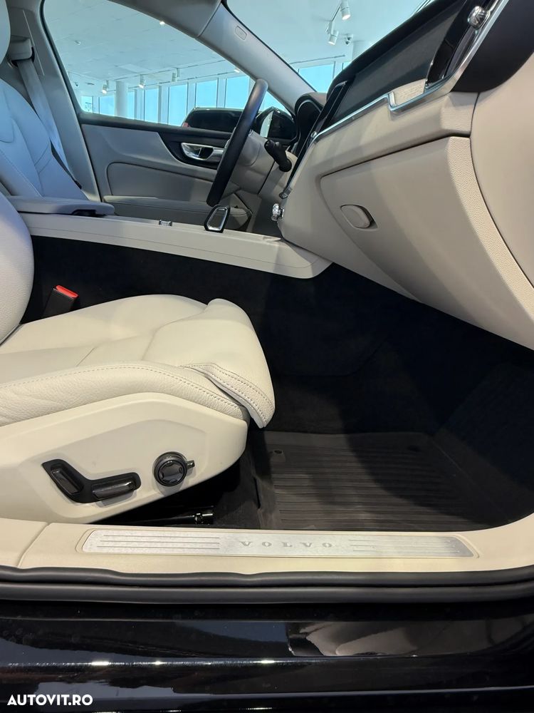 Volvo V60 B4 MHEV AT Plus Dark - 29