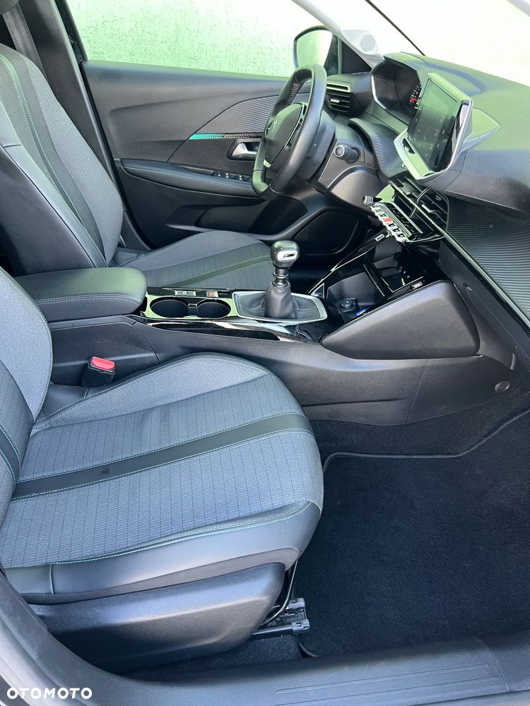Peugeot 208 - 12