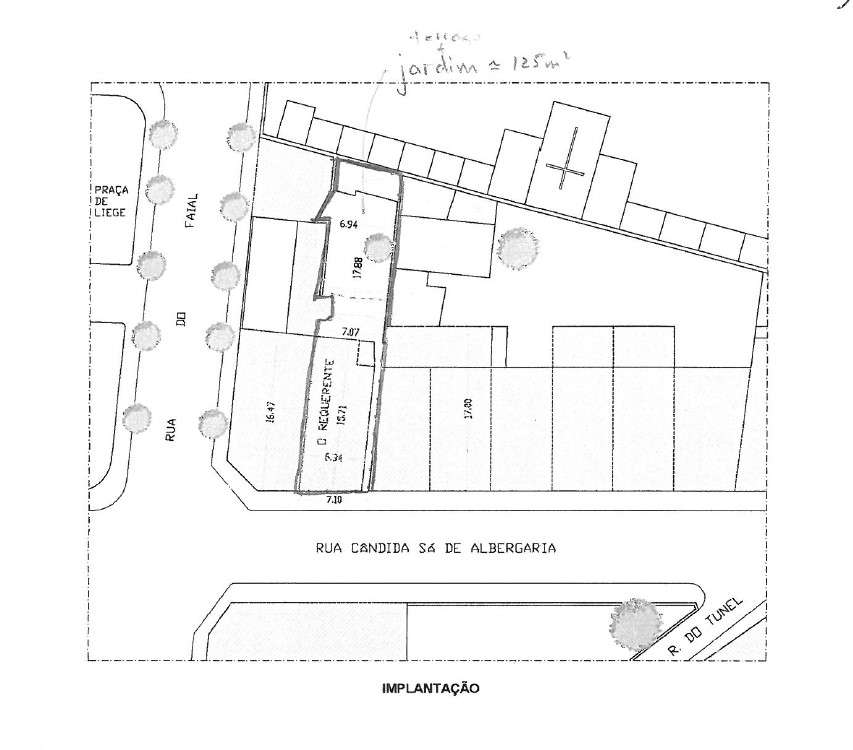 Moradia na Foz com jardim p/ reabilitar c/ projeto aprovado para T5 - Grande imagem: 3/6