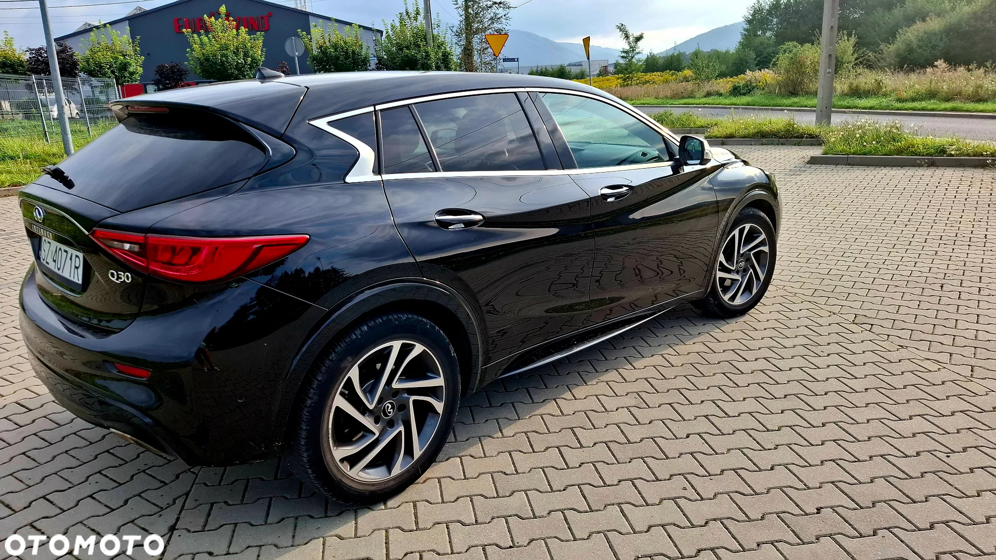 Infiniti Q30 1.6t Premium - 4