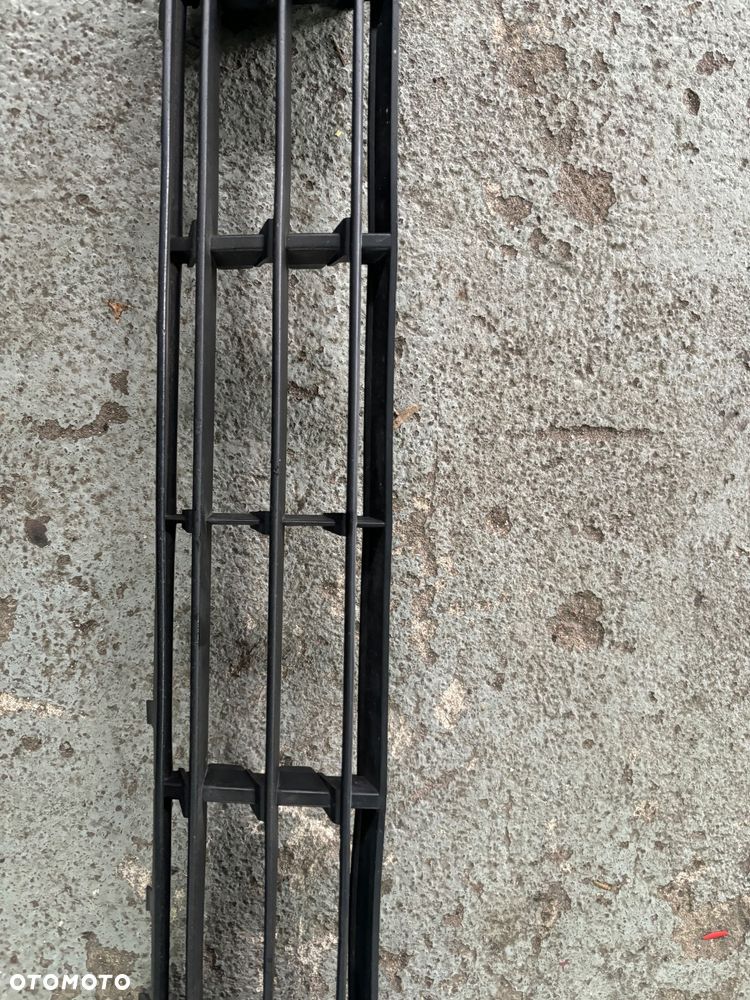 BMW F10 KRATKA SRODKOWA ZDERZAKA 7331724 - 4