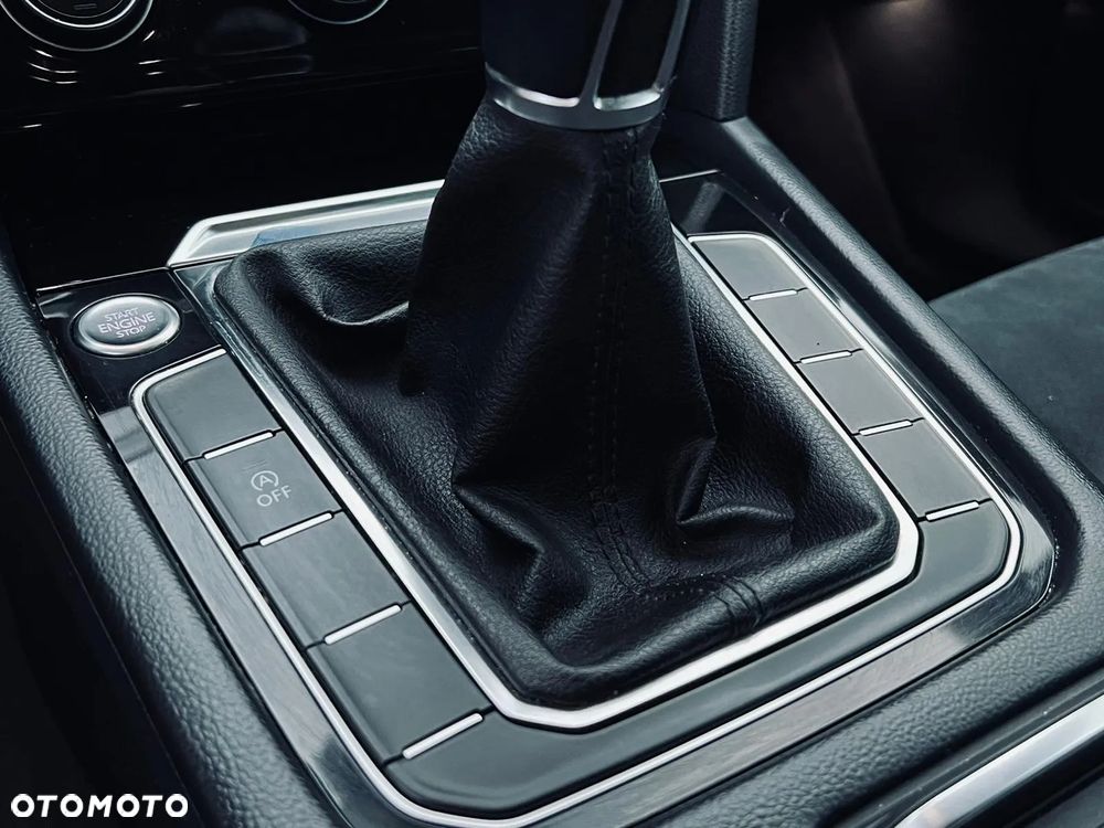 Volkswagen Passat - 12