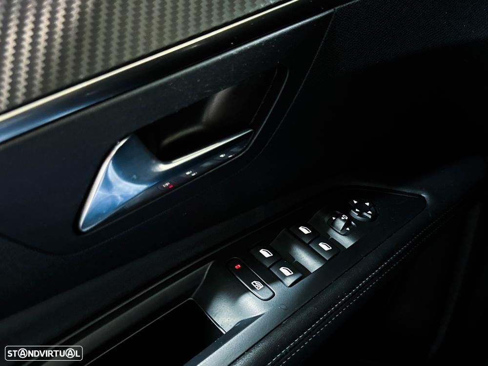 Peugeot 3008 1.2 Hybrid Allure Pack e-DCS6 - 40
