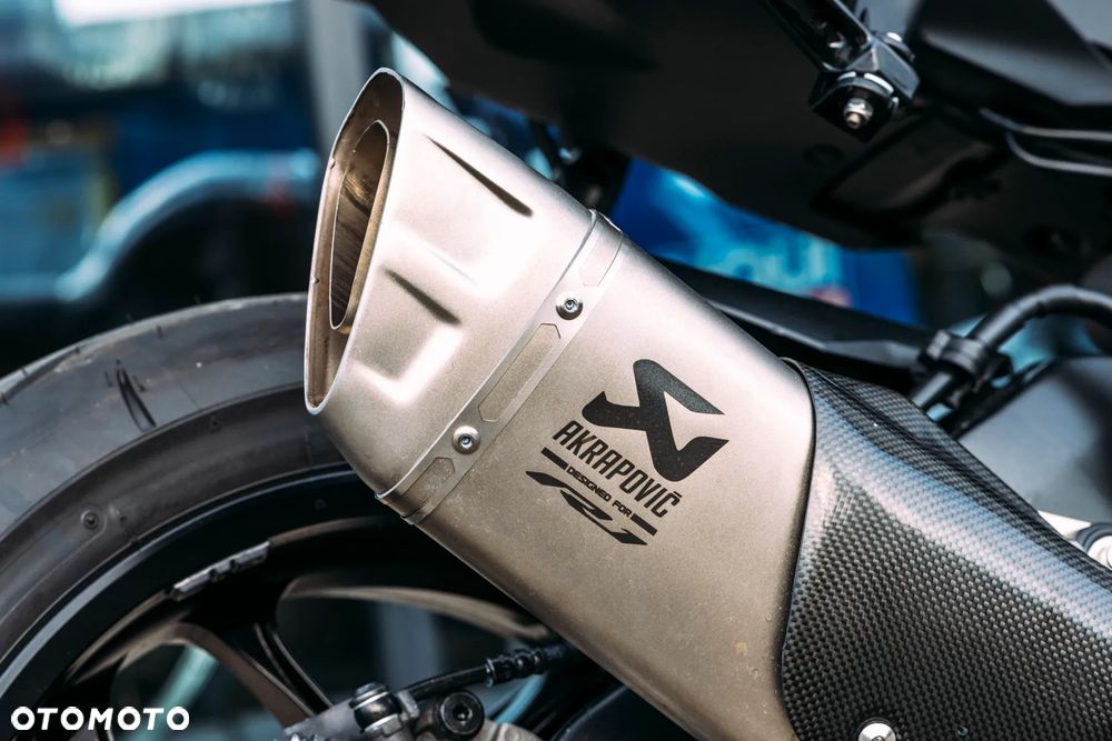 Yamaha R1 - 10