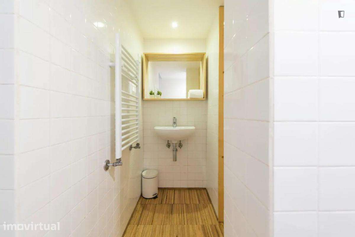 Quarto - localizado em Santo Ildefonso Porto - Grande imagem: 5/13