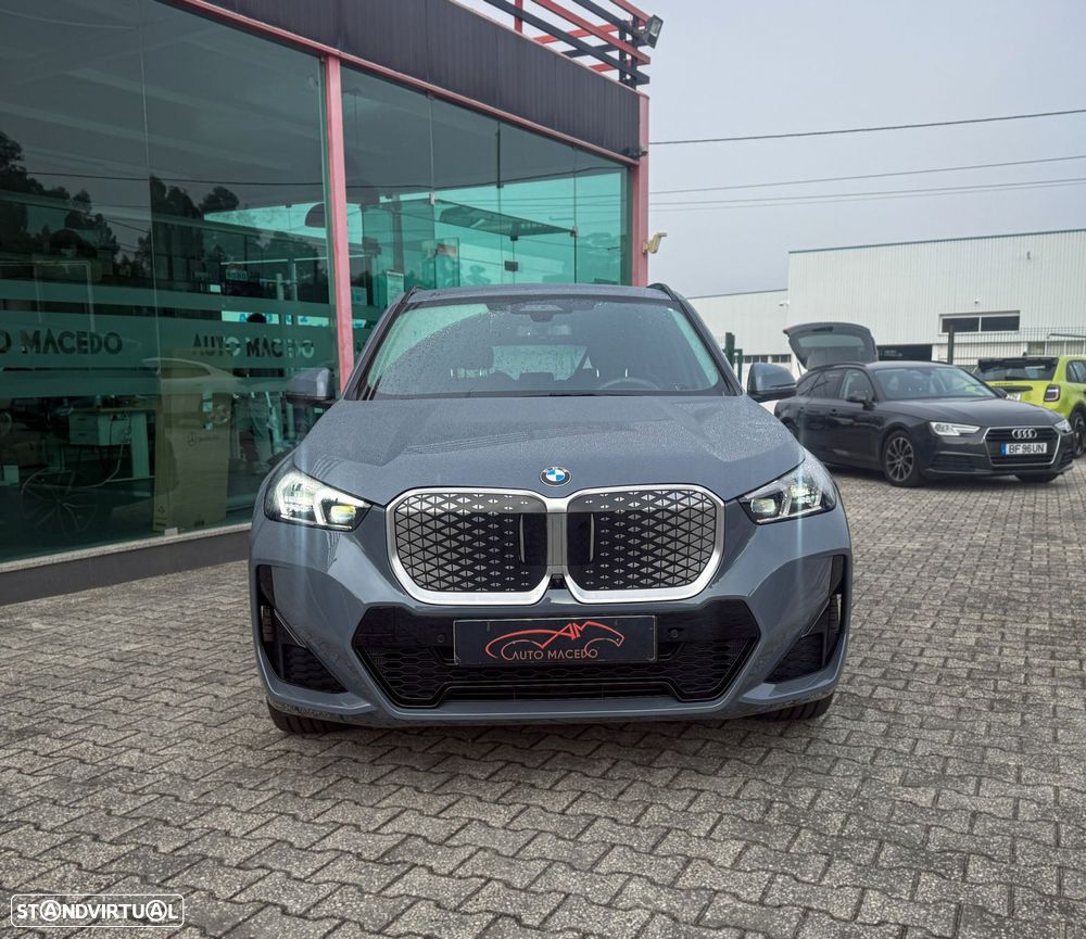 BMW iX1 eDrive20 Pack Desportivo M - 2
