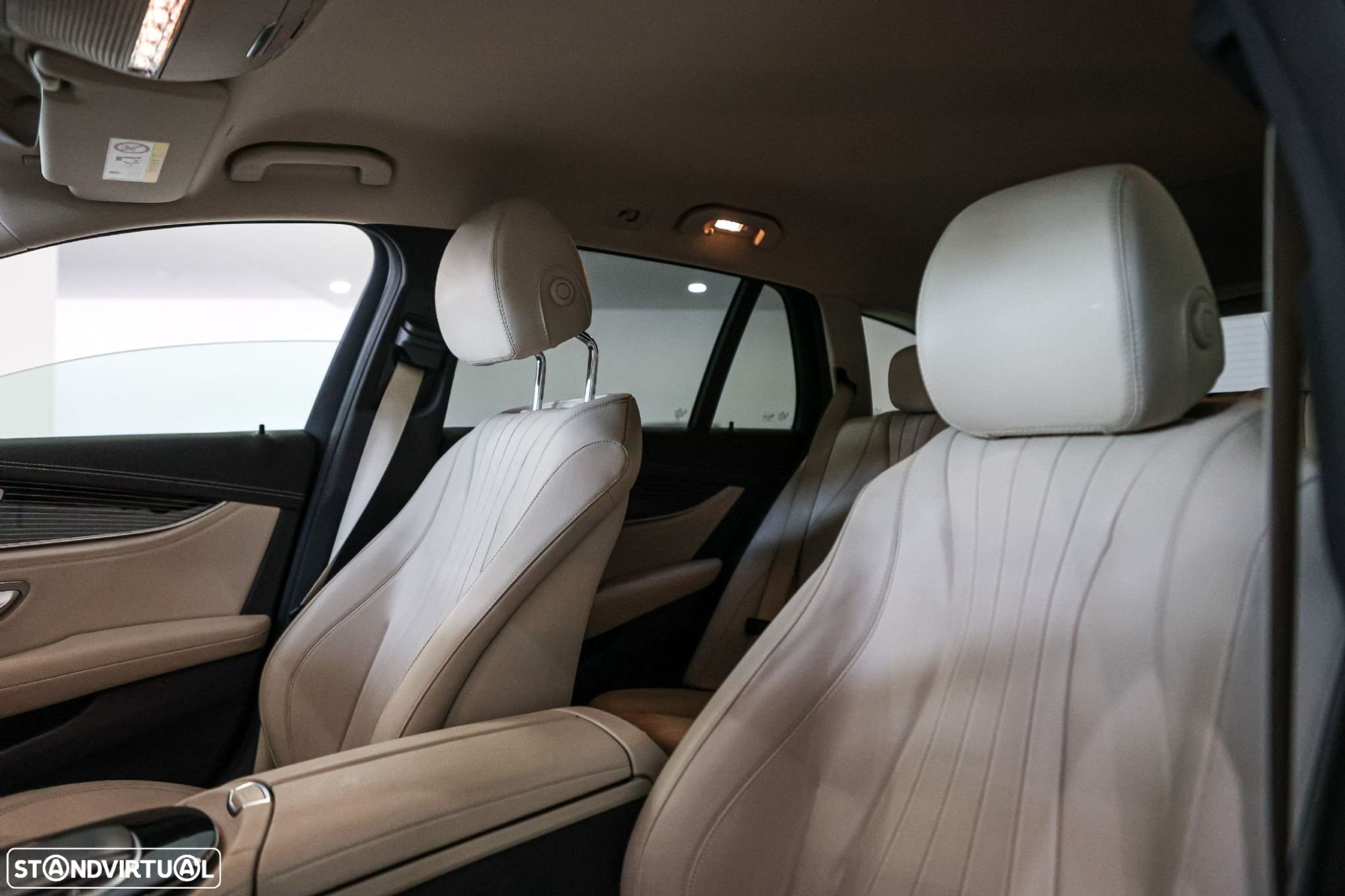 Mercedes-Benz E 300 de Exclusive Line 4Matic - 21